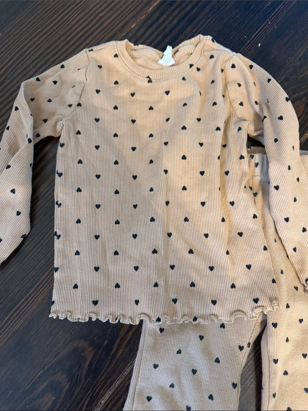 GAP Beige Ribbed Heart Set with Black Hearts